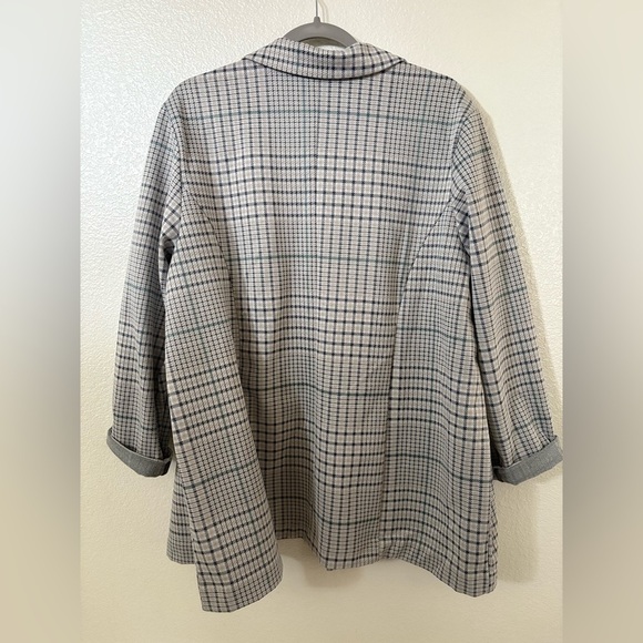Liverpool Glen Plaid Boyfriend Open Front Blazer in Soft Sand/Gray 2x - Picture 5 of 5